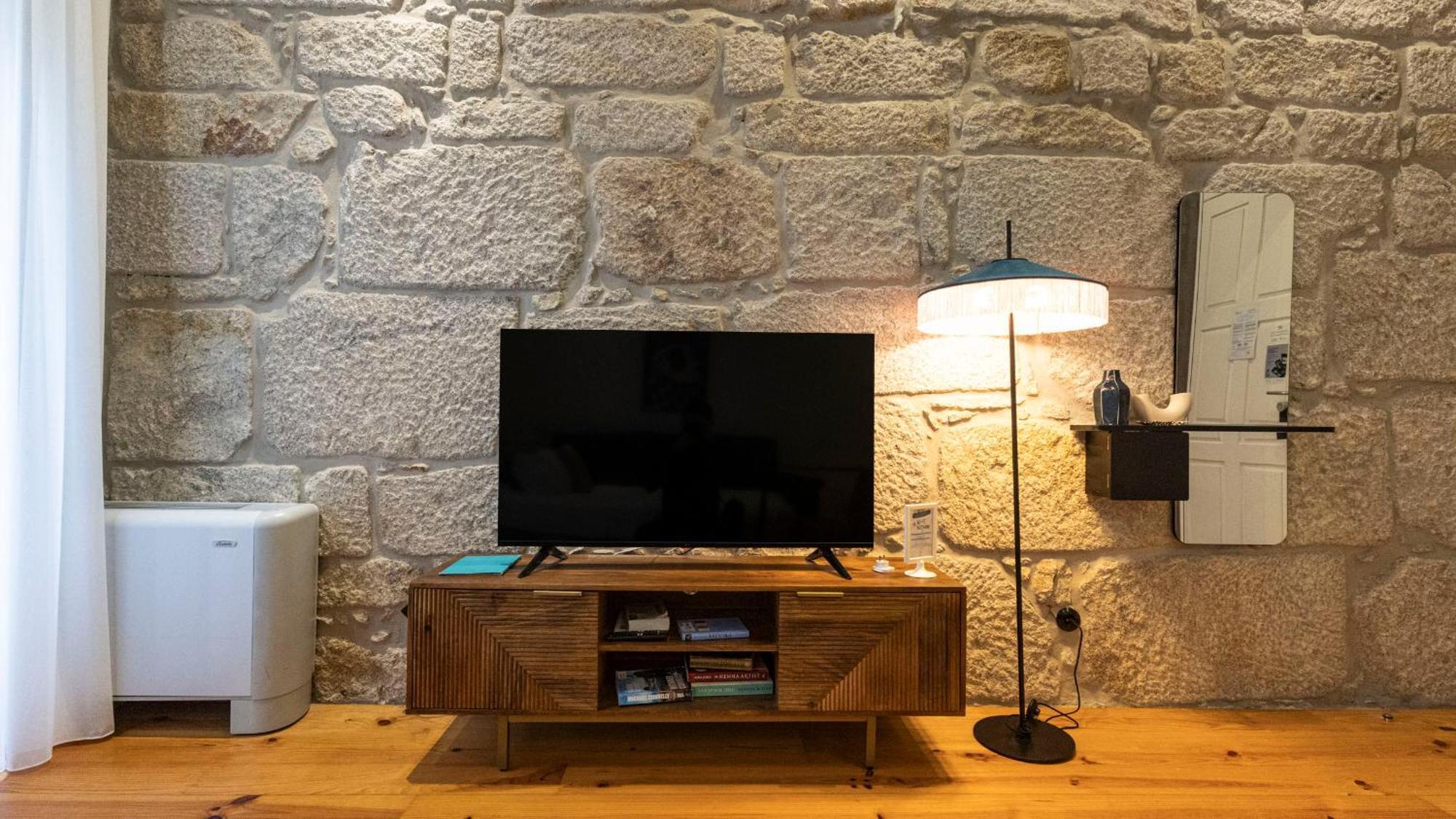 Lovelystay - Allderman Apartment - Almada 1º T ポルト エクステリア 写真