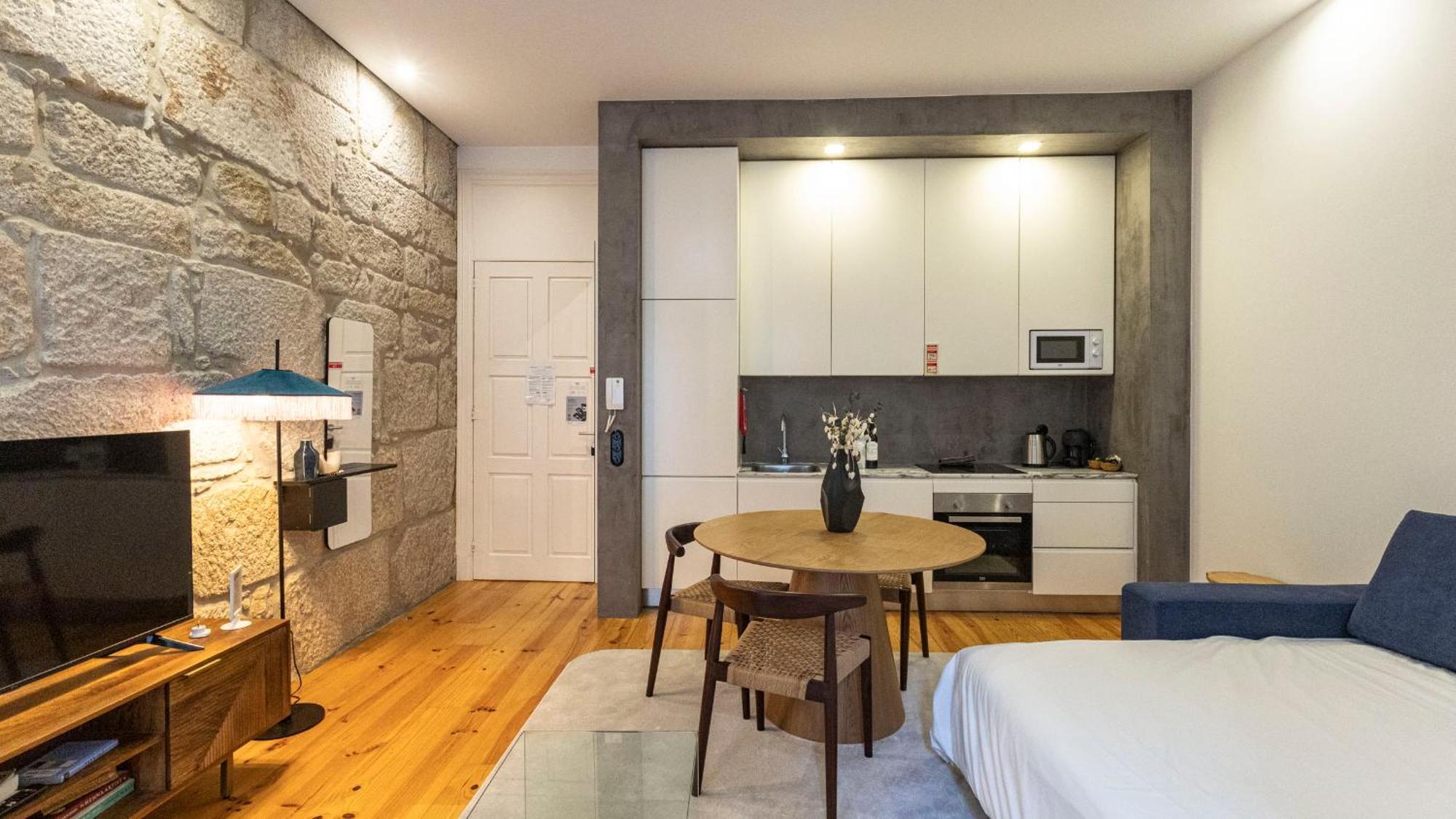 Lovelystay - Allderman Apartment - Almada 1º T ポルト エクステリア 写真