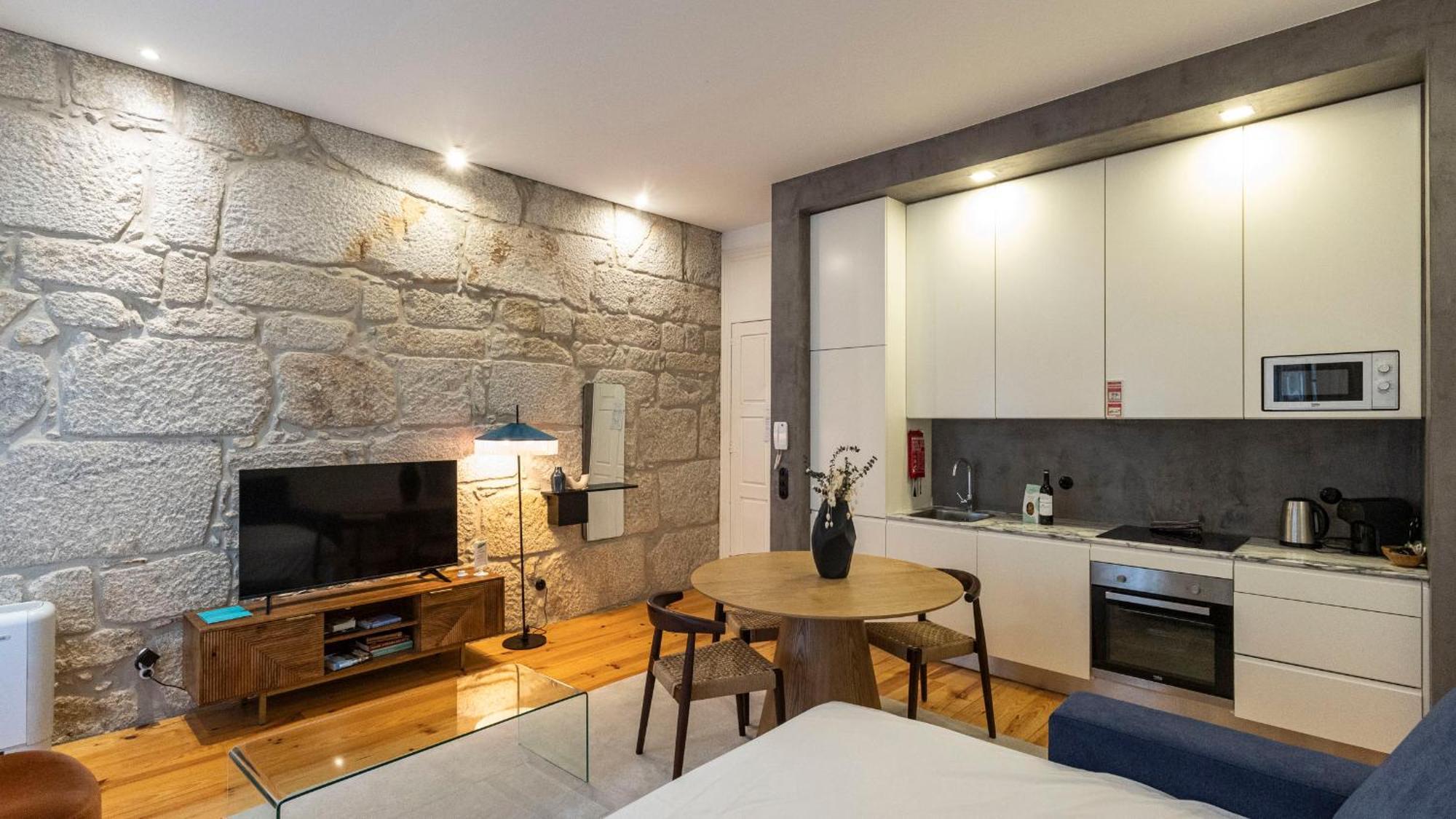 Lovelystay - Allderman Apartment - Almada 1º T ポルト エクステリア 写真