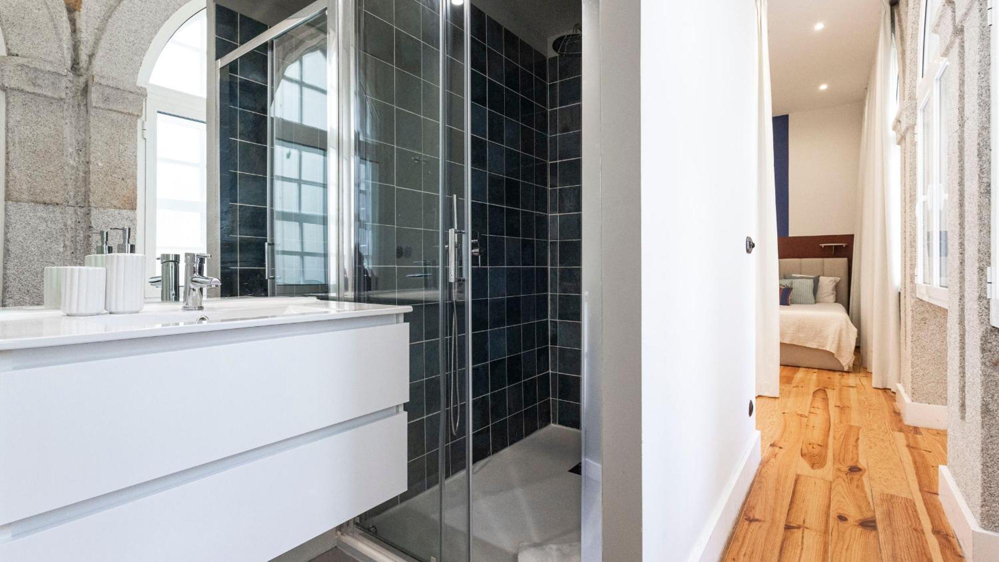 Lovelystay - Allderman Apartment - Almada 1º T ポルト エクステリア 写真