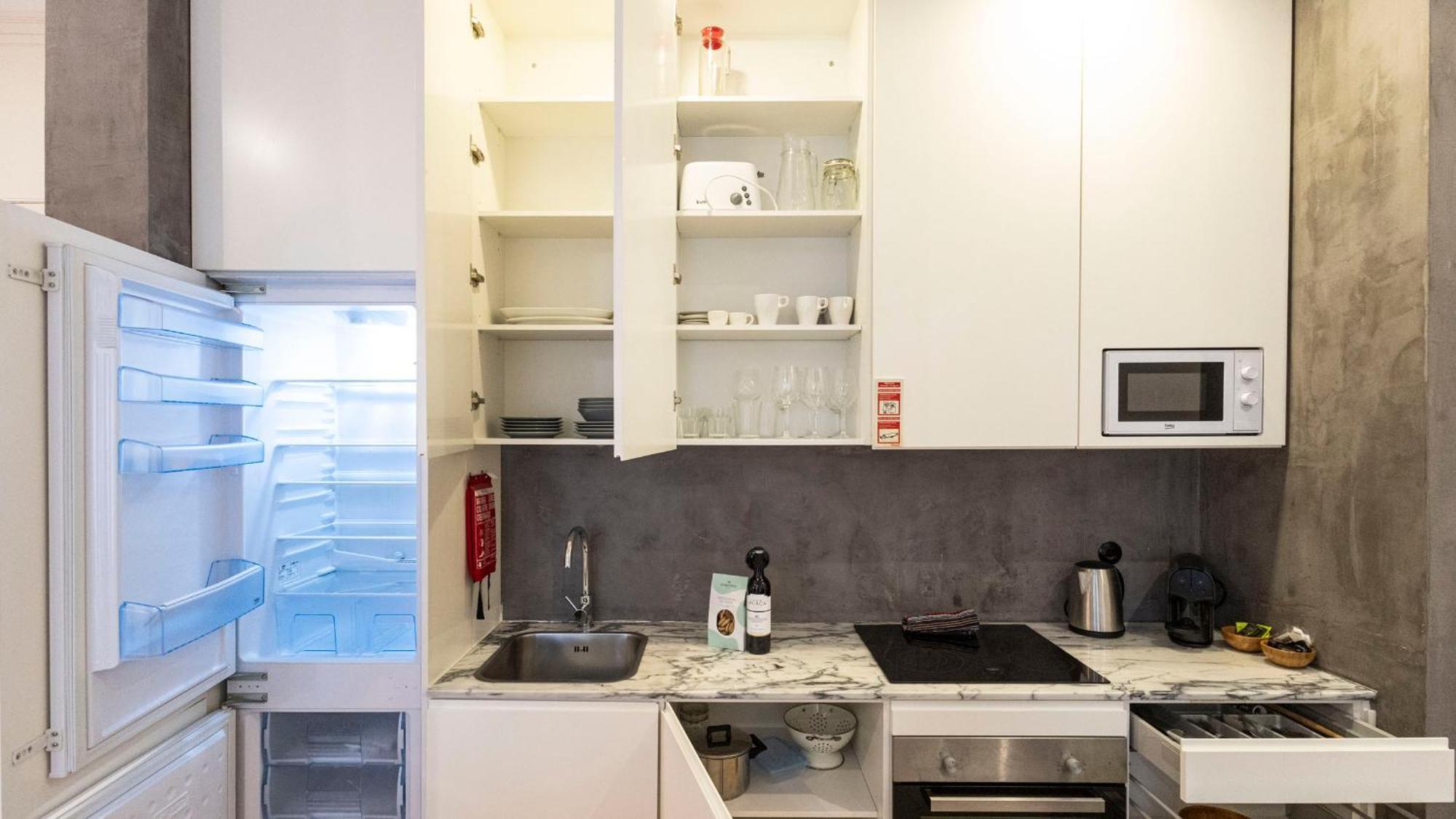 Lovelystay - Allderman Apartment - Almada 1º T ポルト エクステリア 写真